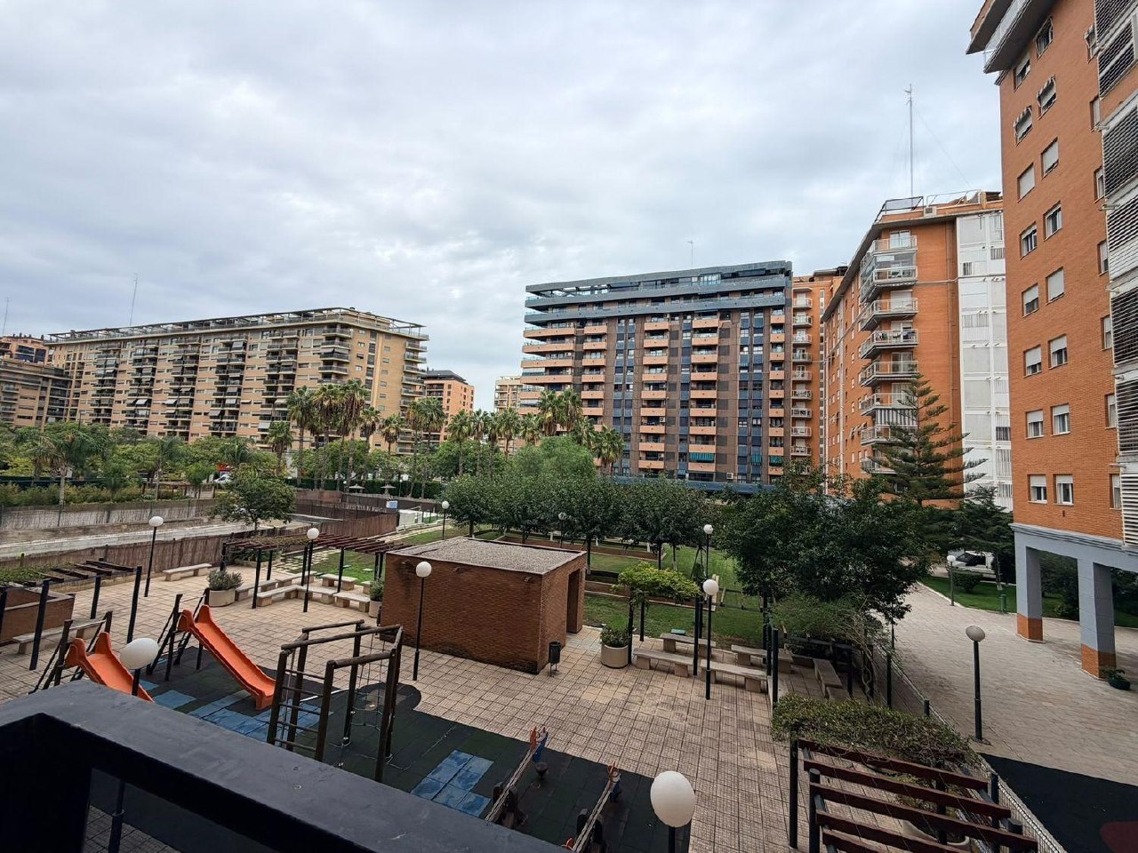 3-Bedroom Apartment with Pool in Valencia photo 8 of 8