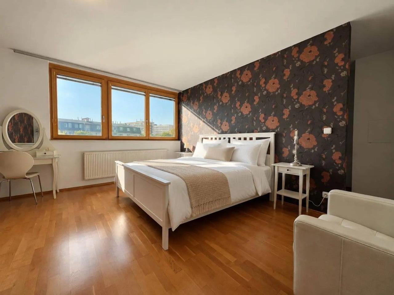 Furnished 4-Room Apartment with Terrace in Bratislava photo 7 of 8