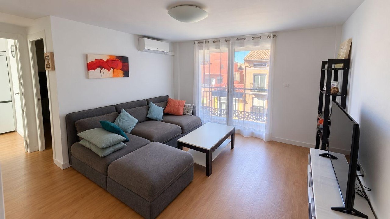 4-Bedroom Apartment for Rent in Malvarrosa photo 1 of 8