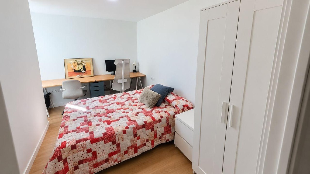 4-Bedroom Apartment for Rent in Malvarrosa photo 3 of 8