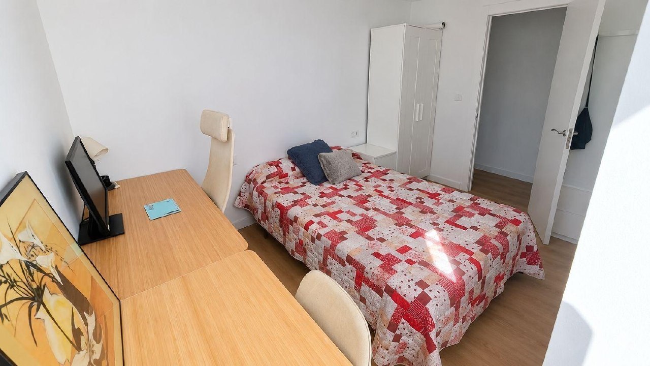 4-Bedroom Apartment for Rent in Malvarrosa photo 5 of 8
