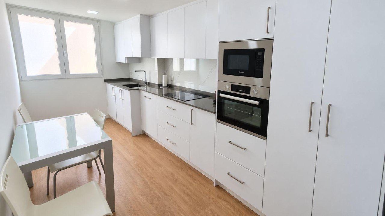 4-Bedroom Apartment for Rent in Malvarrosa photo 7 of 8