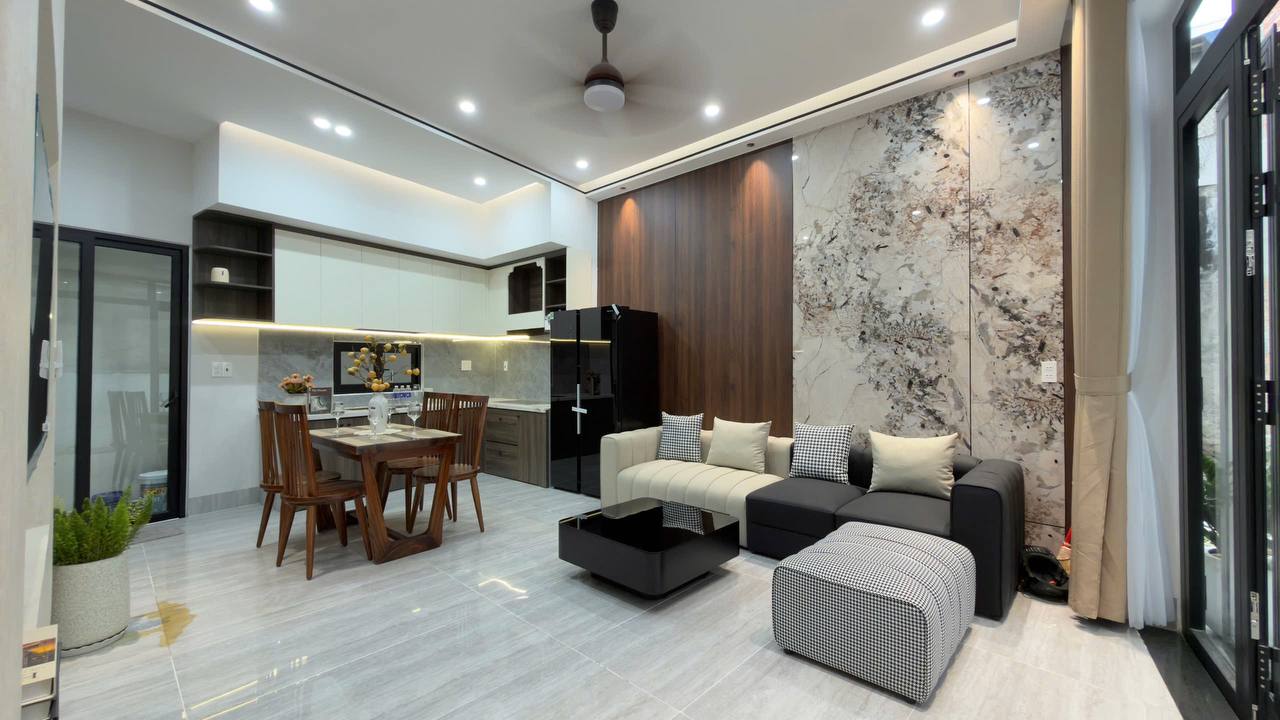3-Storey House with 4 Bedrooms in Da Nang photo 2 of 8