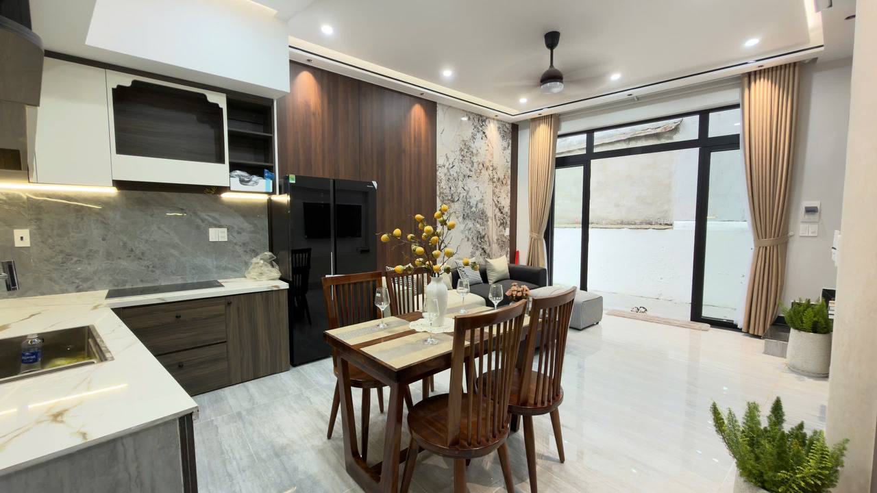 3-Storey House with 4 Bedrooms in Da Nang photo 4 of 8