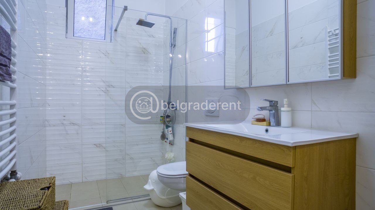 Three-Bedroom Apartment in Stari Grad photo 4 of 8