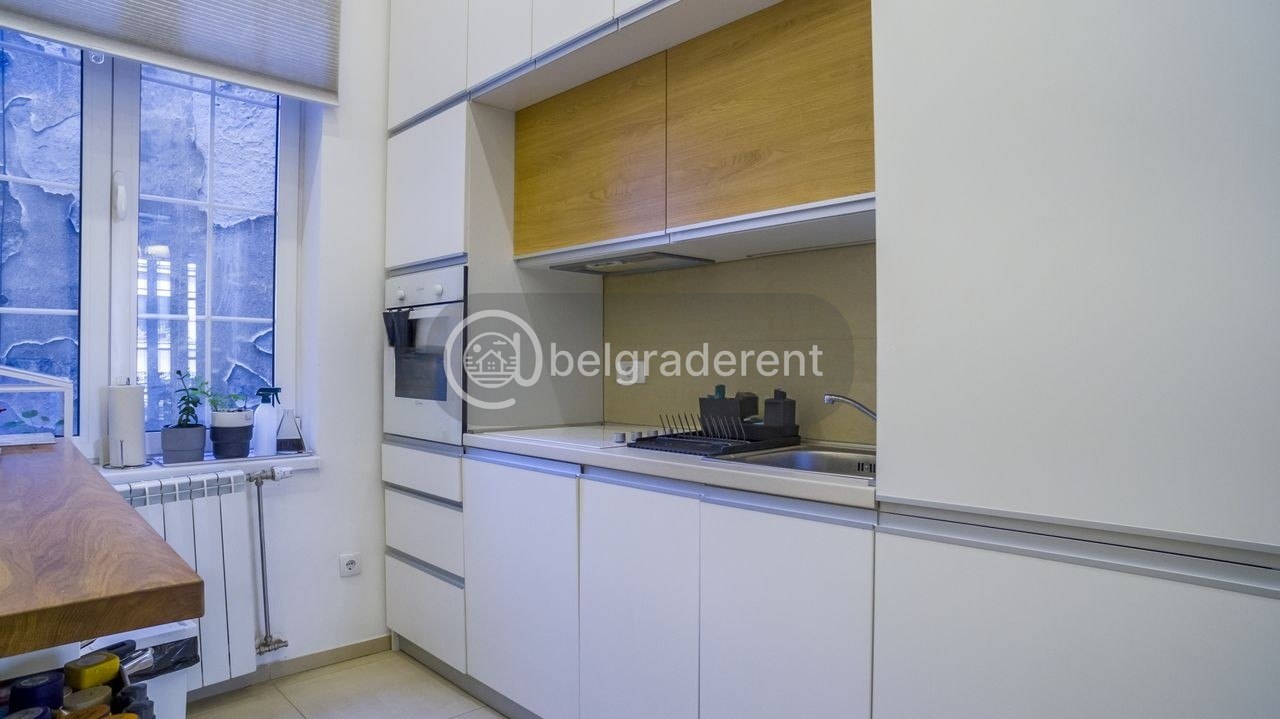 Three-Bedroom Apartment in Stari Grad photo 7 of 8