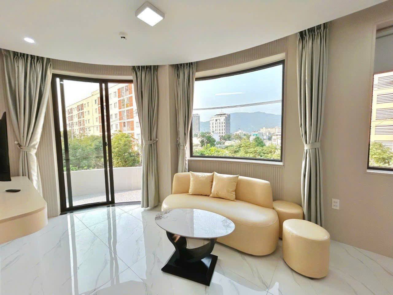 Pet-Friendly 1-Bedroom Apartment with Mountain View photo 3 of 8