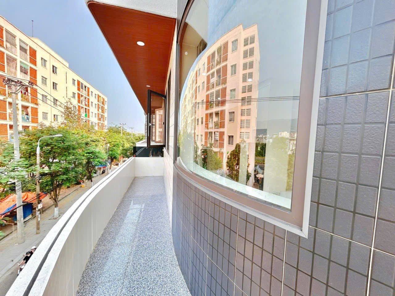 Pet-Friendly 1-Bedroom Apartment with Mountain View photo 6 of 8