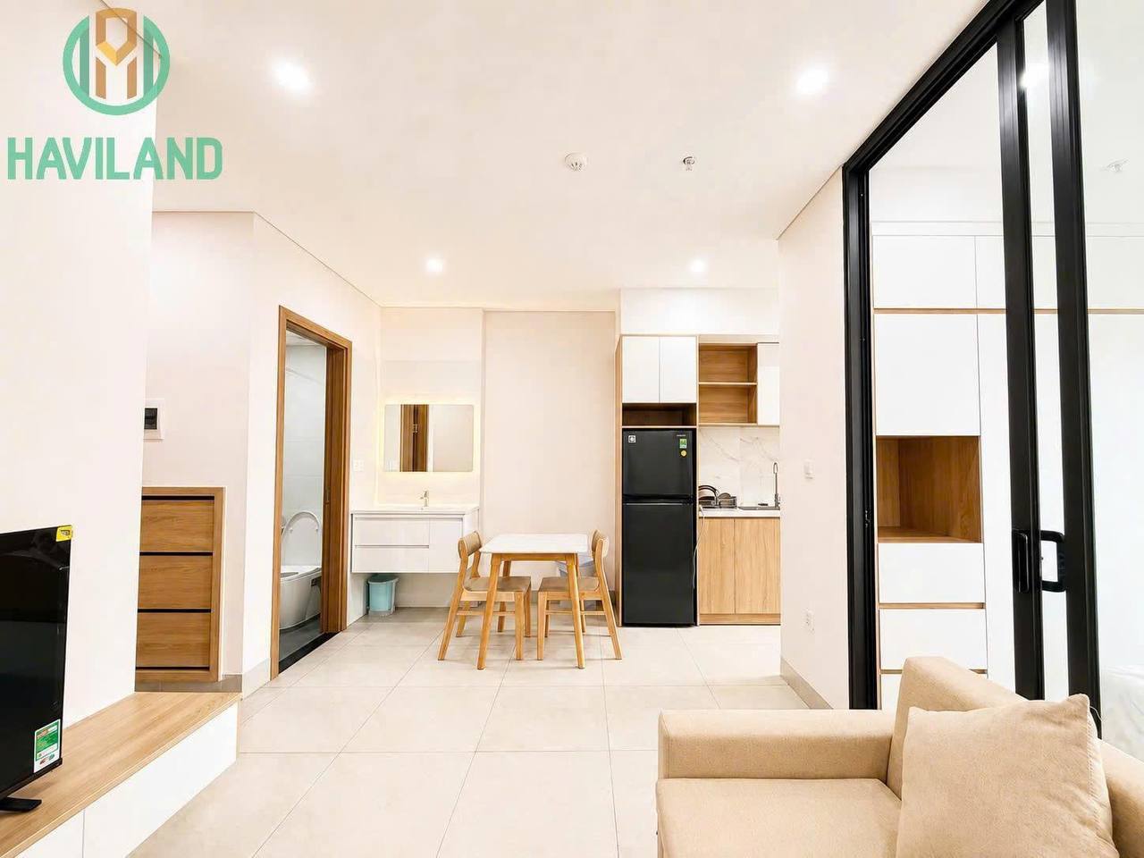 Brand-New 1-Bedroom Apartment Near My Khe Beach photo 4 of 8