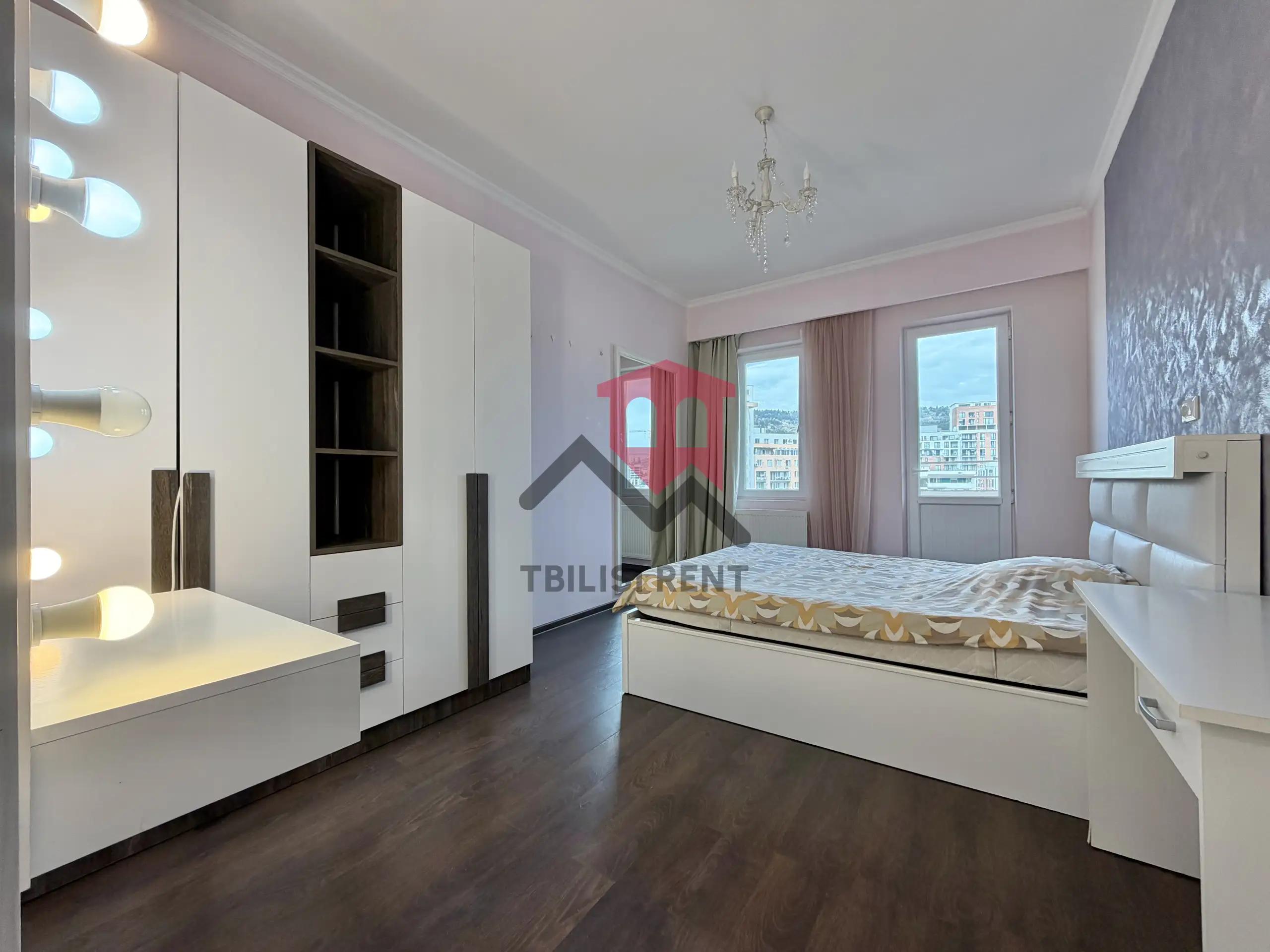 Bright 3-Bedroom Apartment in Saburtalo photo 6 of 8