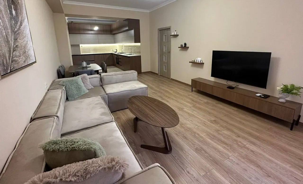 2-Bedroom Apartment in Kentron photo 3 of 8
