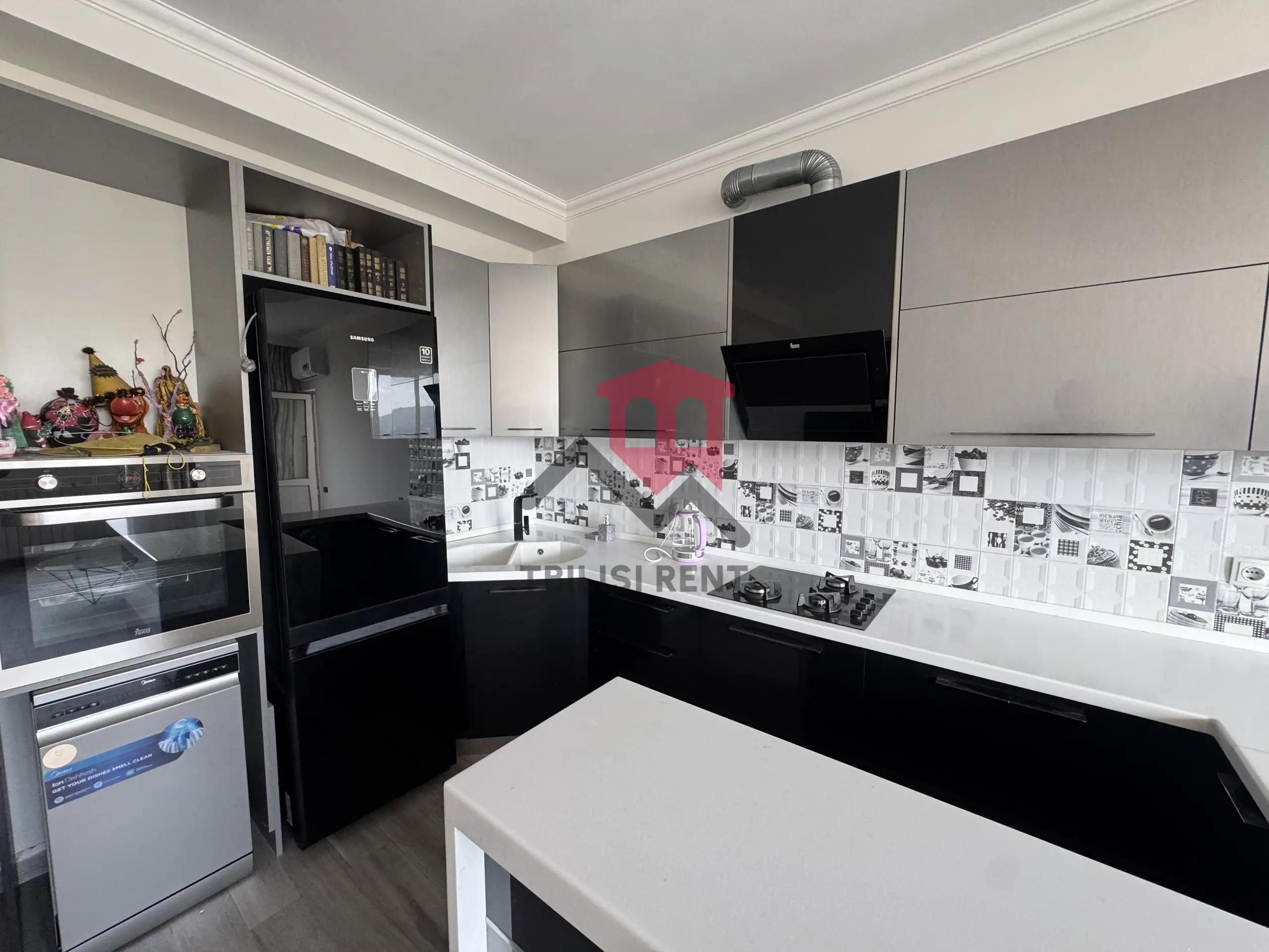 New 2-Bedroom Apartment with Panoramic View photo 2 of 8
