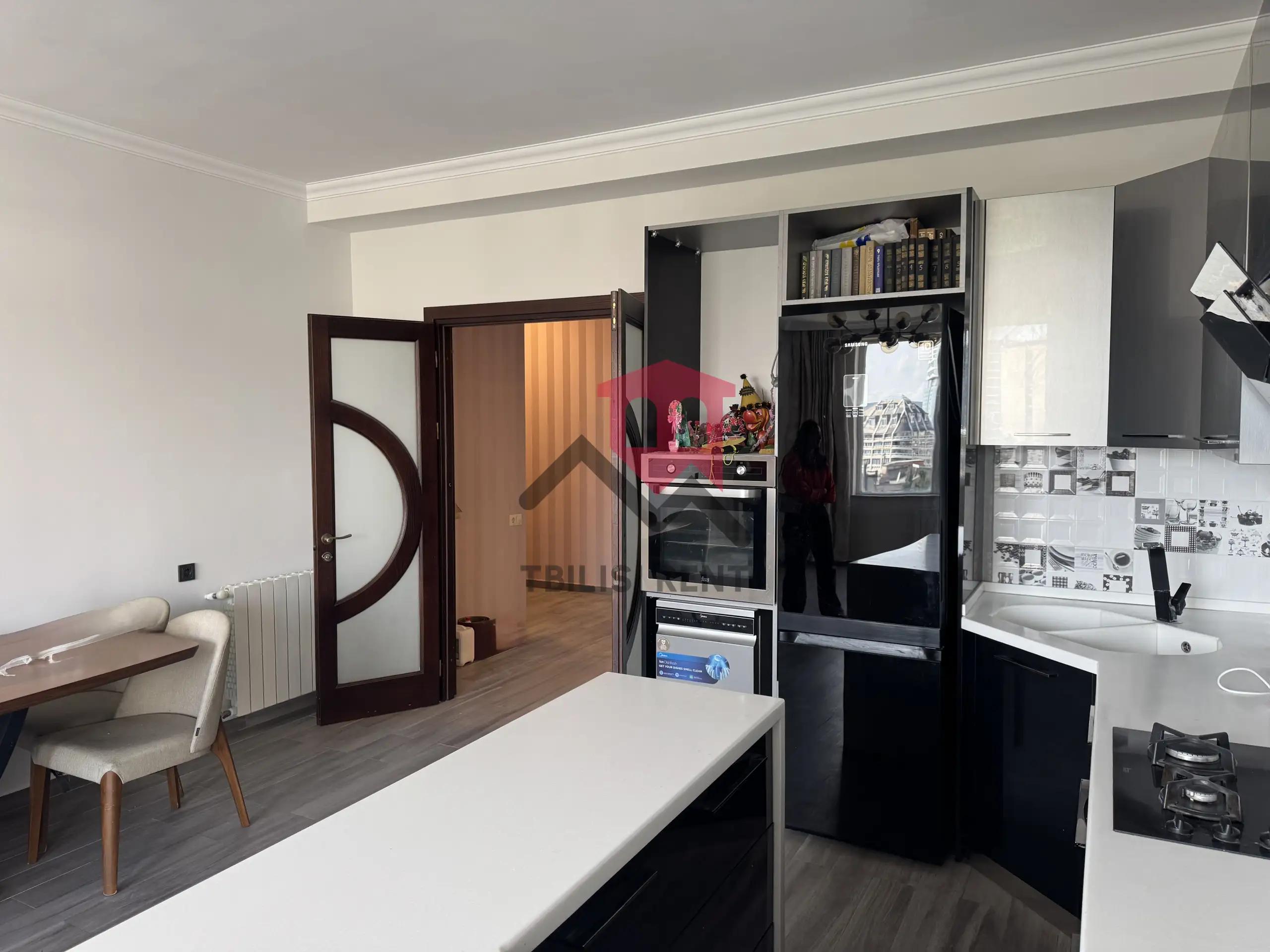 New 2-Bedroom Apartment with Panoramic View photo 3 of 8