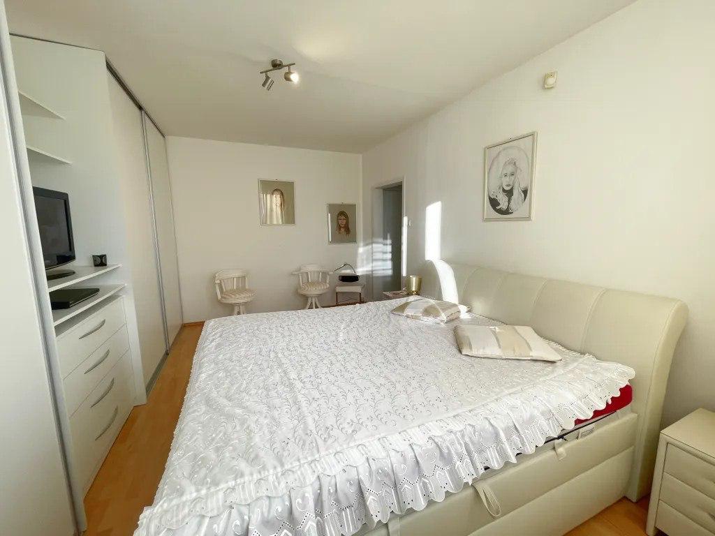 Furnished One-Bedroom Apartment in Vrakuňa photo 1 of 8