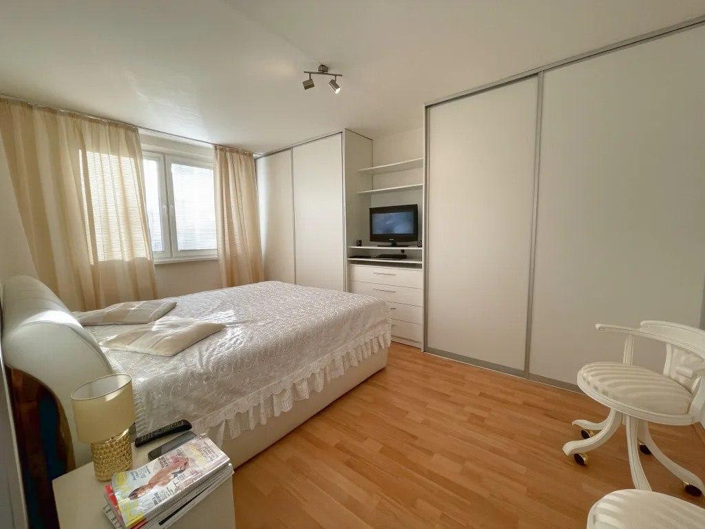 Furnished One-Bedroom Apartment in Vrakuňa photo 4 of 8