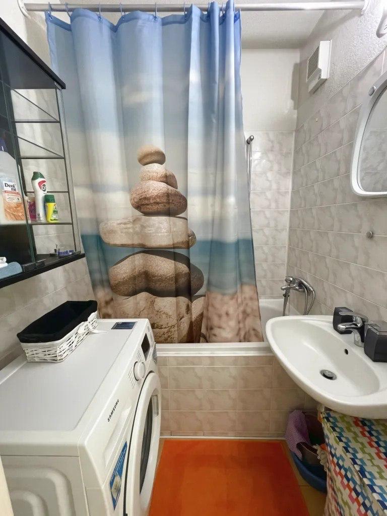Furnished One-Bedroom Apartment in Vrakuňa photo 7 of 8