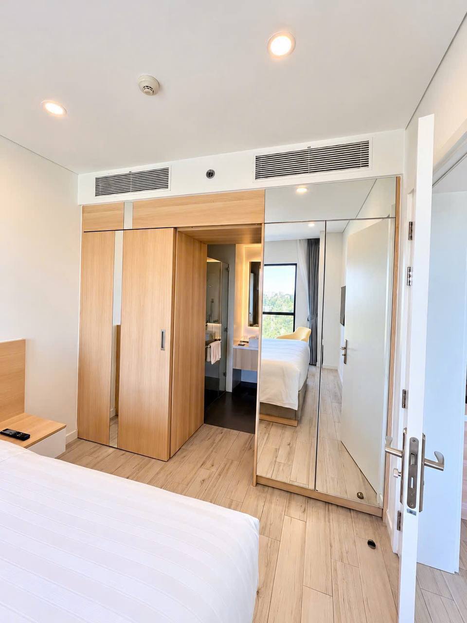 1-Bedroom Sea-View Apartment in Ngu Hanh Son photo 6 of 8