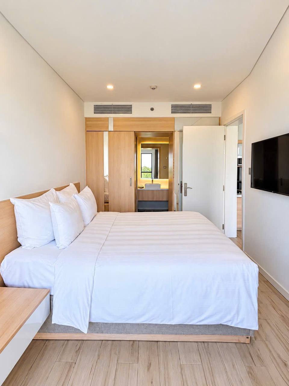 1-Bedroom Sea-View Apartment in Ngu Hanh Son photo 8 of 8