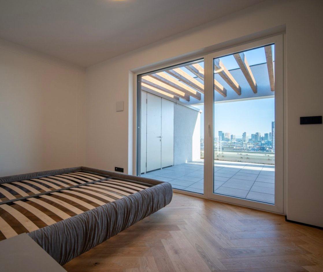 Furnished 3-Room Apartment with Two Terraces photo 4 of 7