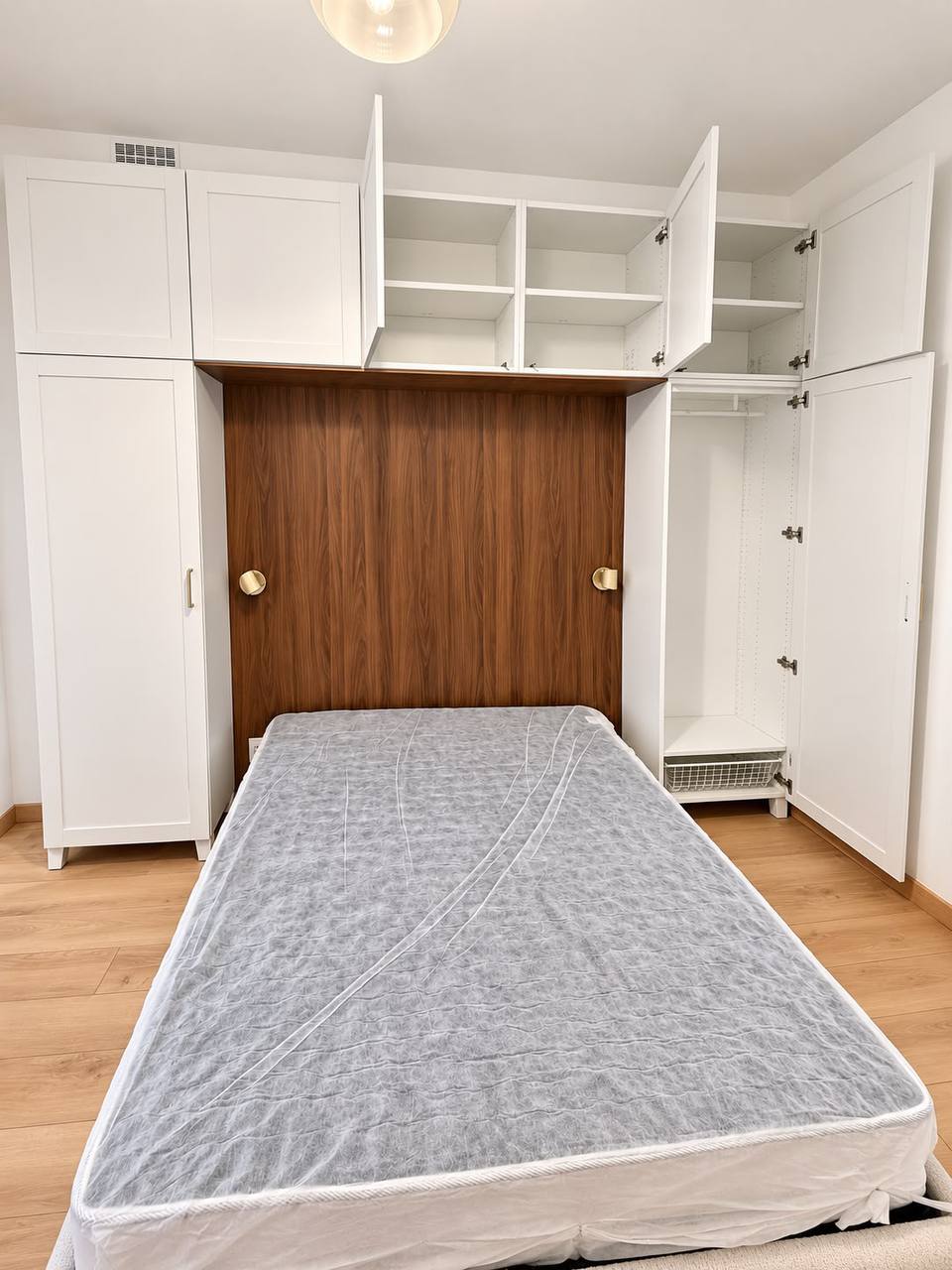 Newly Renovated Two-Room Apartment in Levallois photo 4 of 8