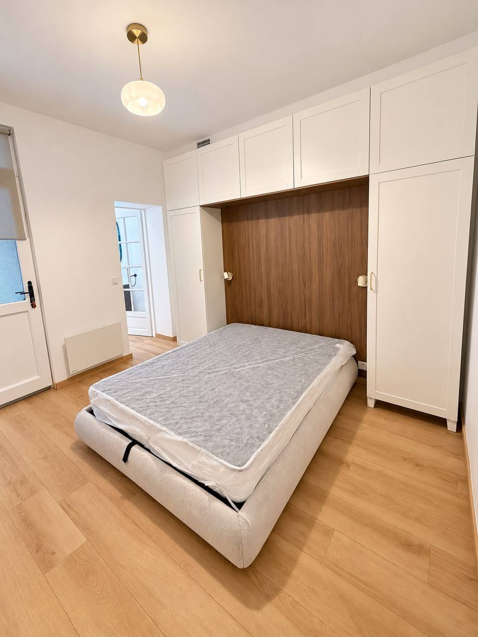 Newly Renovated Two-Room Apartment in Levallois photo 5 of 8