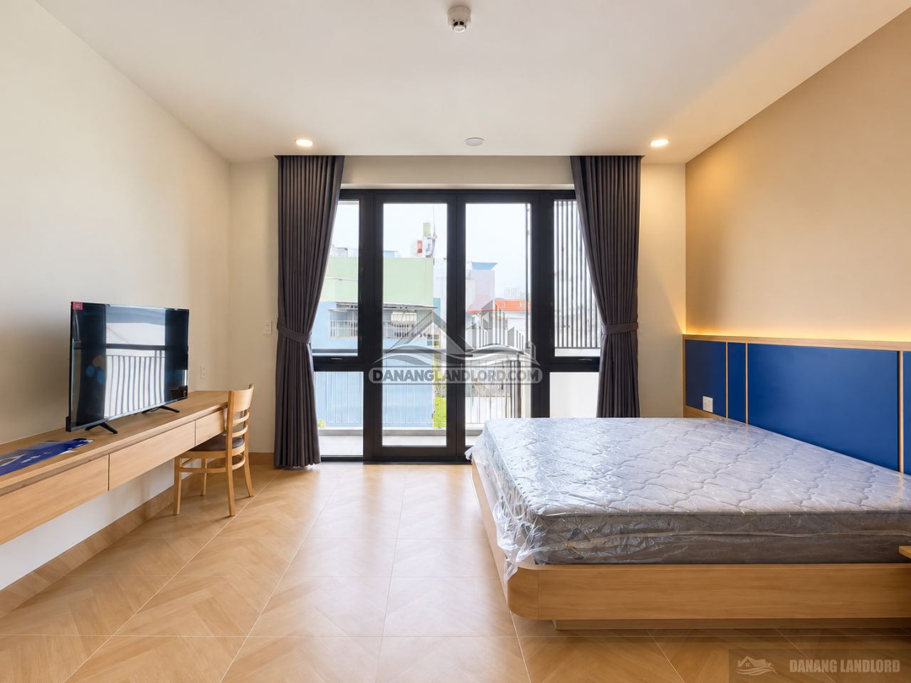 Spacious 1-Bedroom Apartment with Balcony in Nam Viet A photo 5 of 8