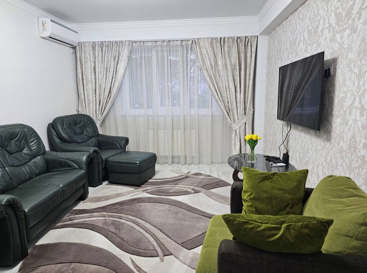 3-Room Apartment in Central Chisinau photo 2 of 8