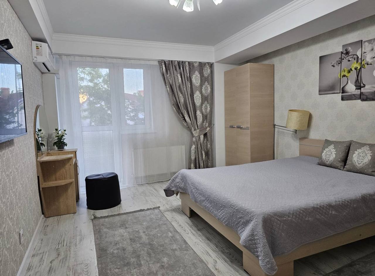 3-Room Apartment in Central Chisinau photo 4 of 8