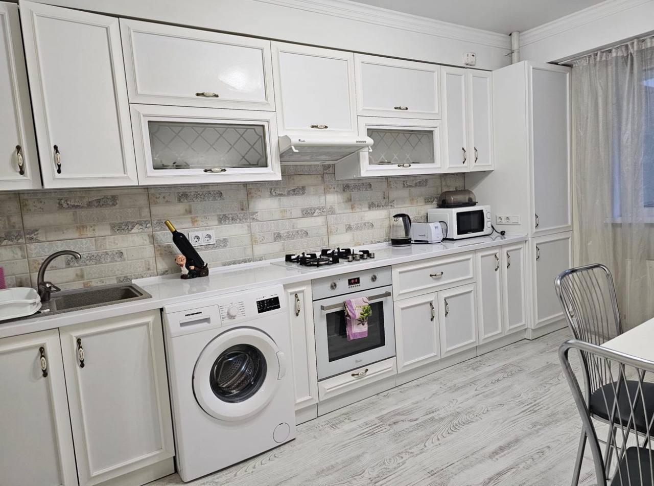 3-Room Apartment in Central Chisinau photo 6 of 8