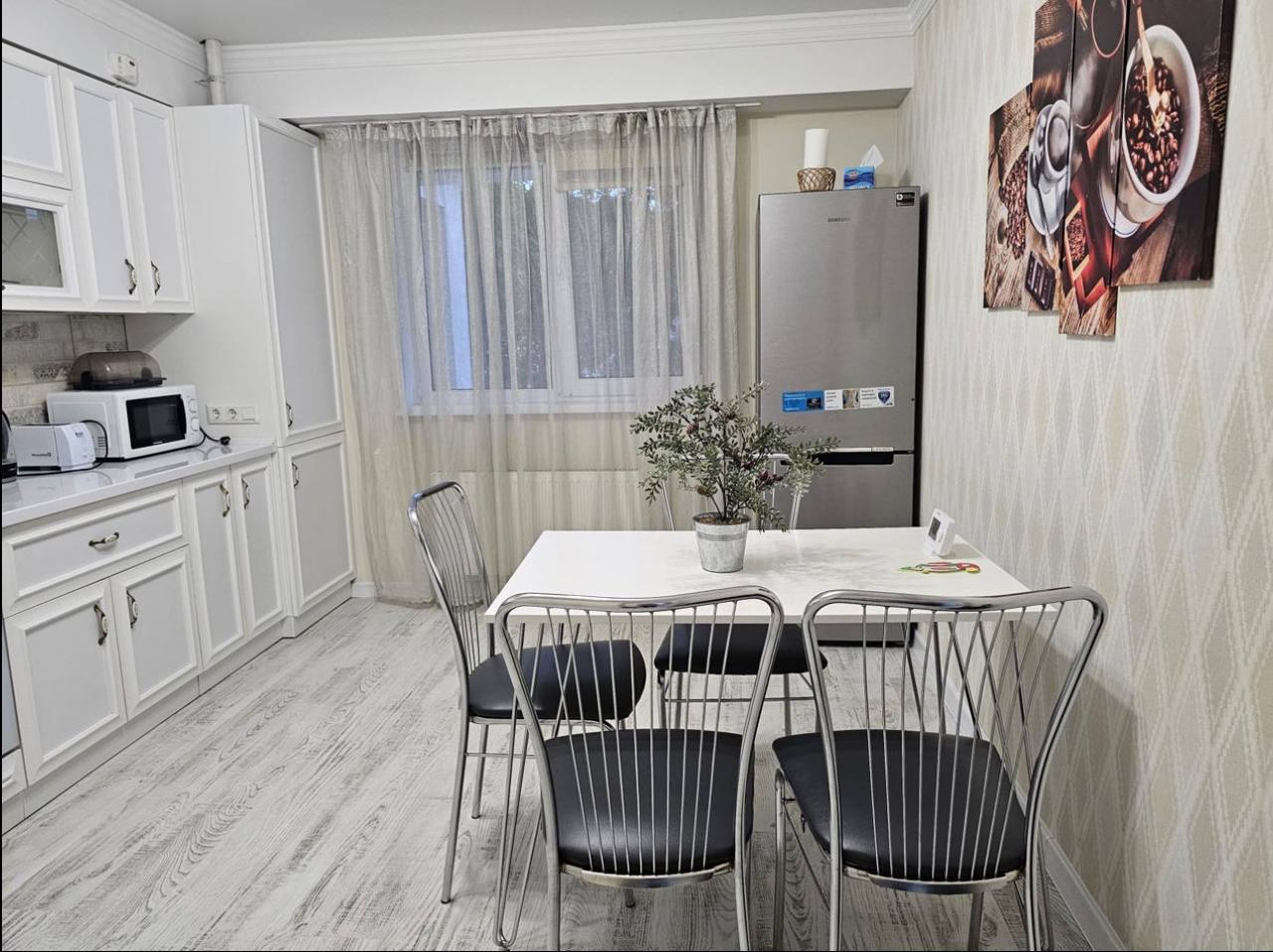 3-Room Apartment in Central Chisinau photo 7 of 8