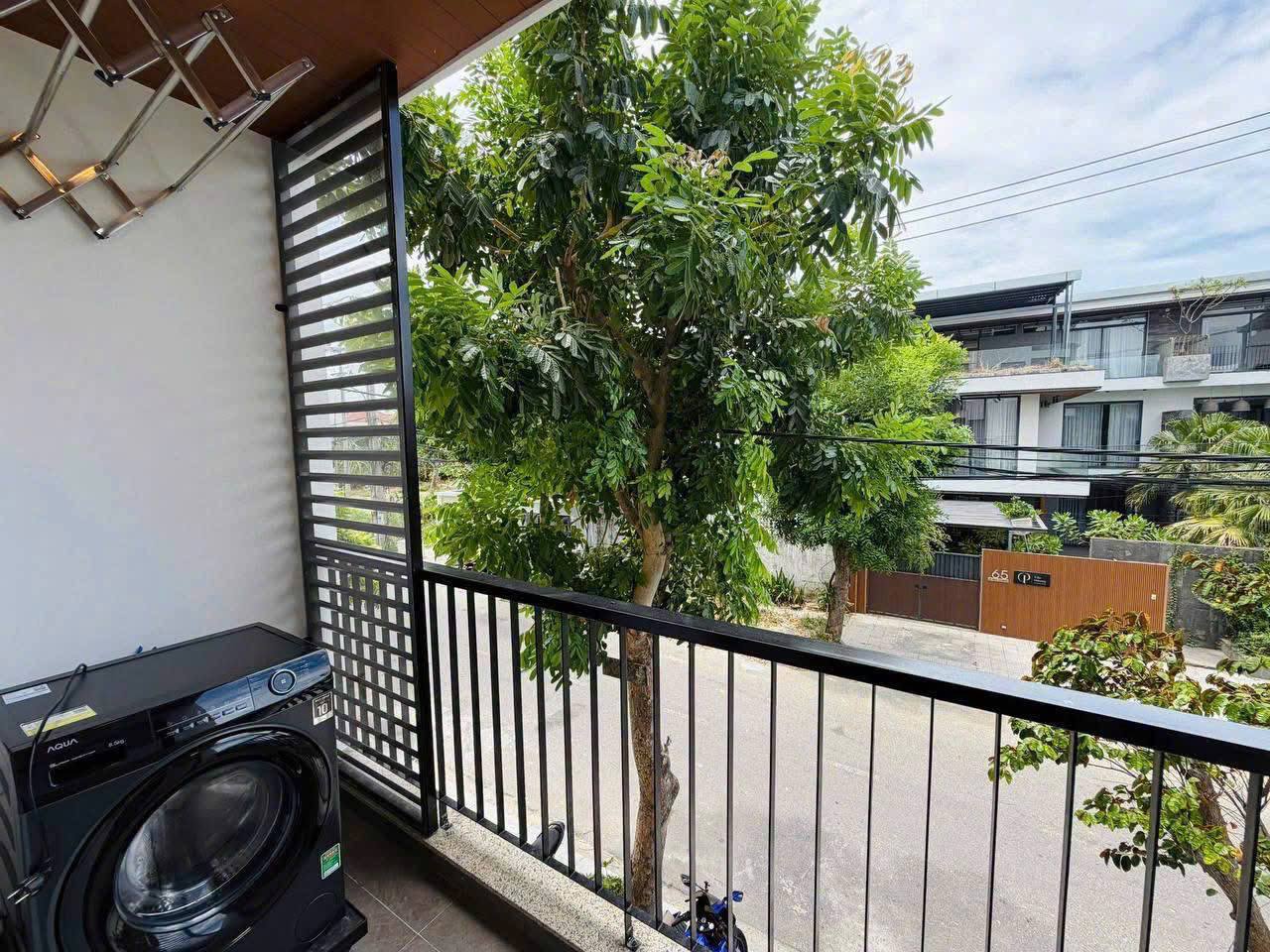 Furnished Studio Apartment with Balcony photo 1 of 5
