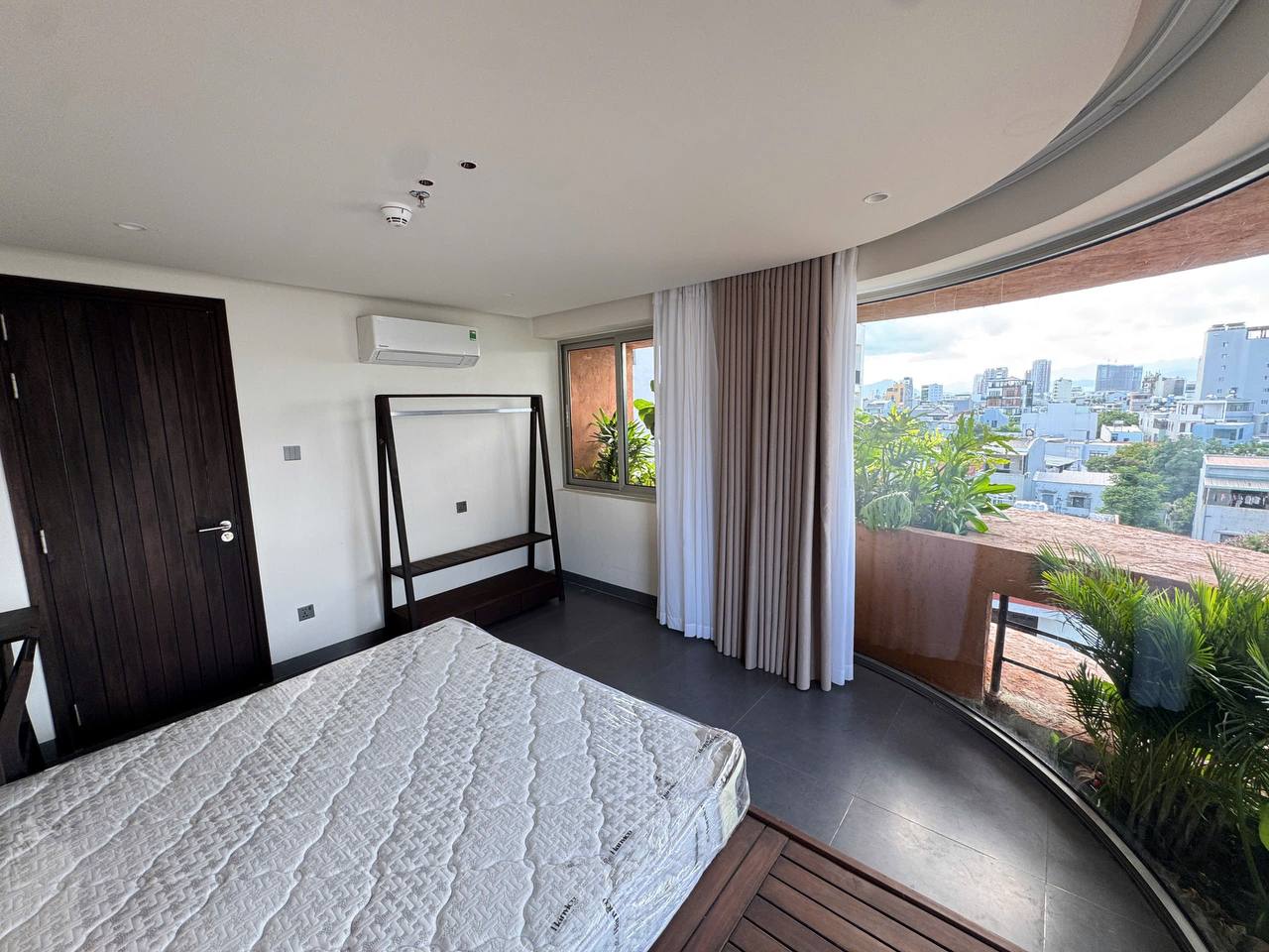 Brand-New 1BR Apartment in Son Tra photo 3 of 8