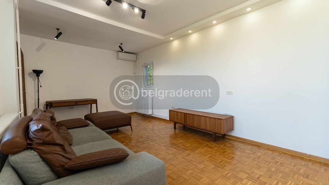 One-Bedroom Apartment in Zemun photo 1 of 8