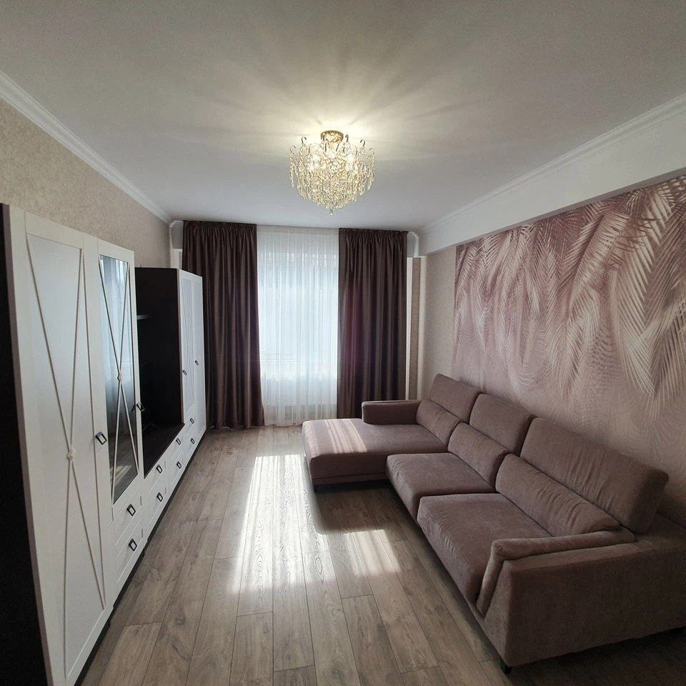 Two-Bedroom Apartment in Central Chisinau photo 2 of 8