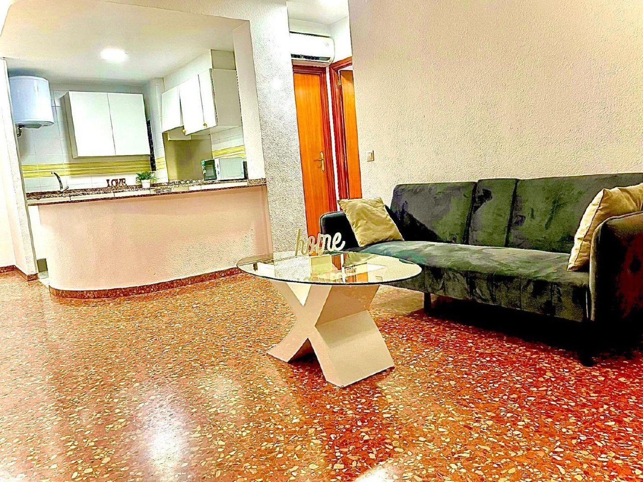 2-Bedroom Apartment in Benimàmet, Valencia photo 4 of 8