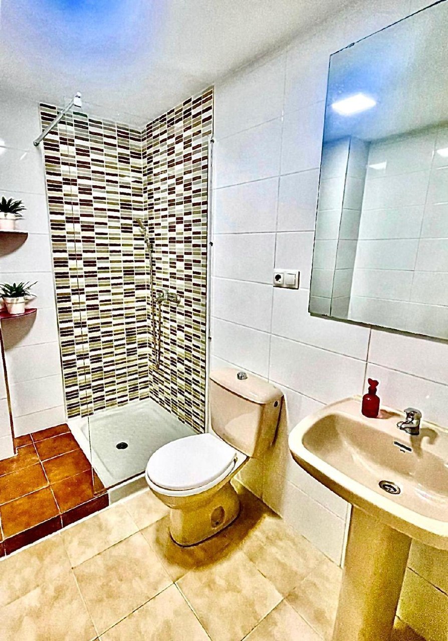 2-Bedroom Apartment in Benimàmet, Valencia photo 8 of 8