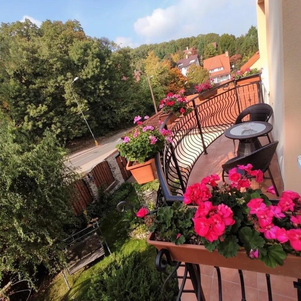 Furnished 4-Room Apartment in Karlova Ves photo 1 of 8