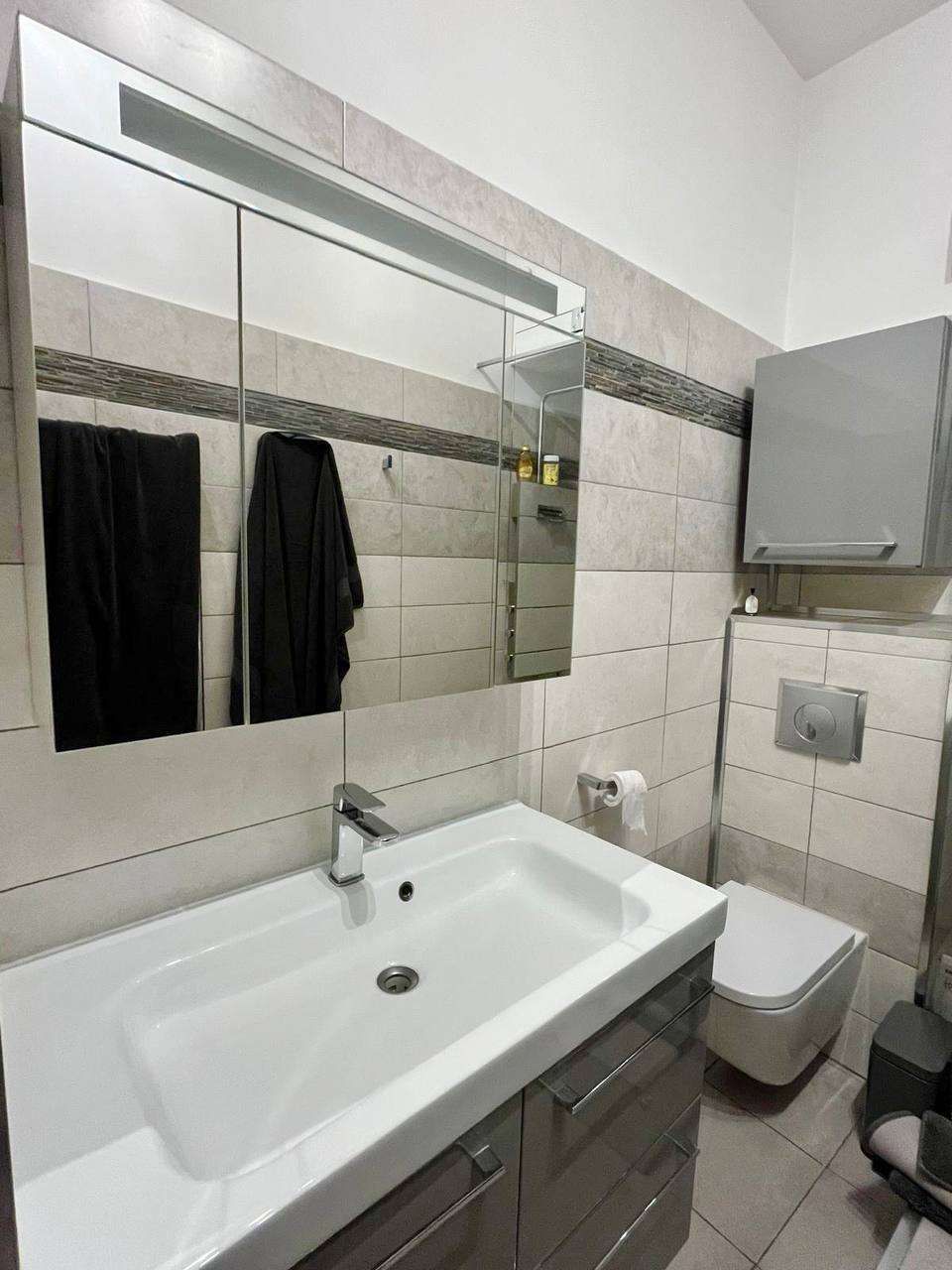 Furnished 2-Bedroom Apartment Near Nice Port photo 7 of 8