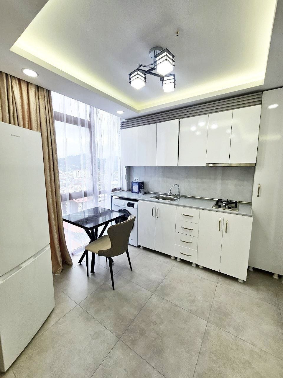 Bright 2-Bedroom Apartment with Mountain Views photo 8 of 8