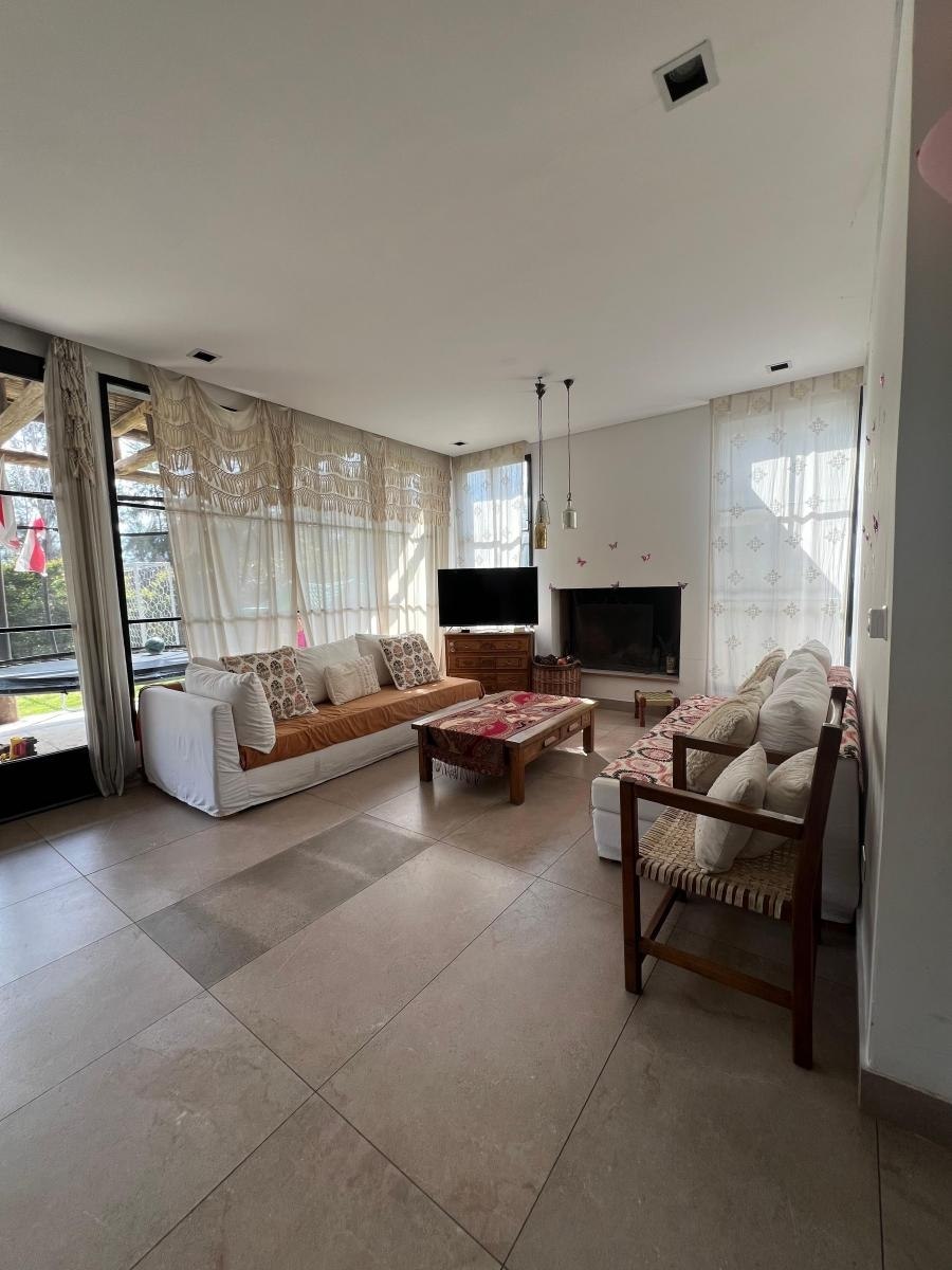 Furnished Summer House with Pool Access in General Pacheco photo 1 of 8
