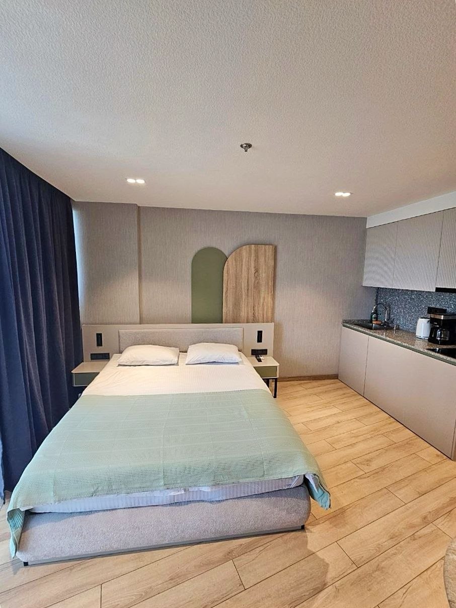 Marina Club Sea-View Studio photo 3 of 8