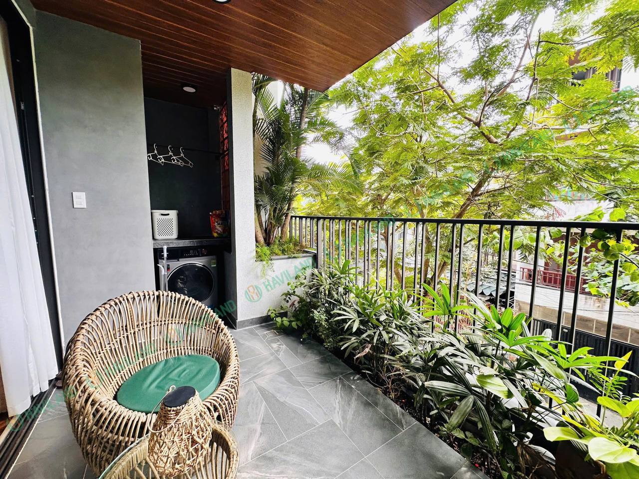 Luxury 1-Bedroom Apartment with Large Balcony photo 1 of 8