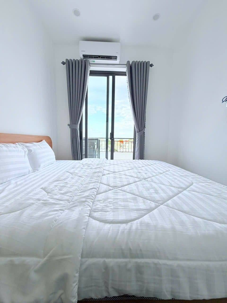 1-Bedroom Apartment with Large Balcony in Da Nang photo 3 of 8