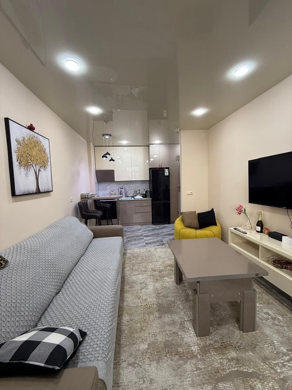 One-Bedroom Apartment on Vazha Pshavela Street photo 2 of 6