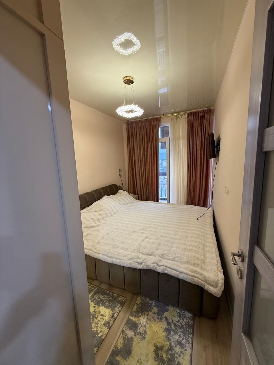 One-Bedroom Apartment on Vazha Pshavela Street photo 4 of 6