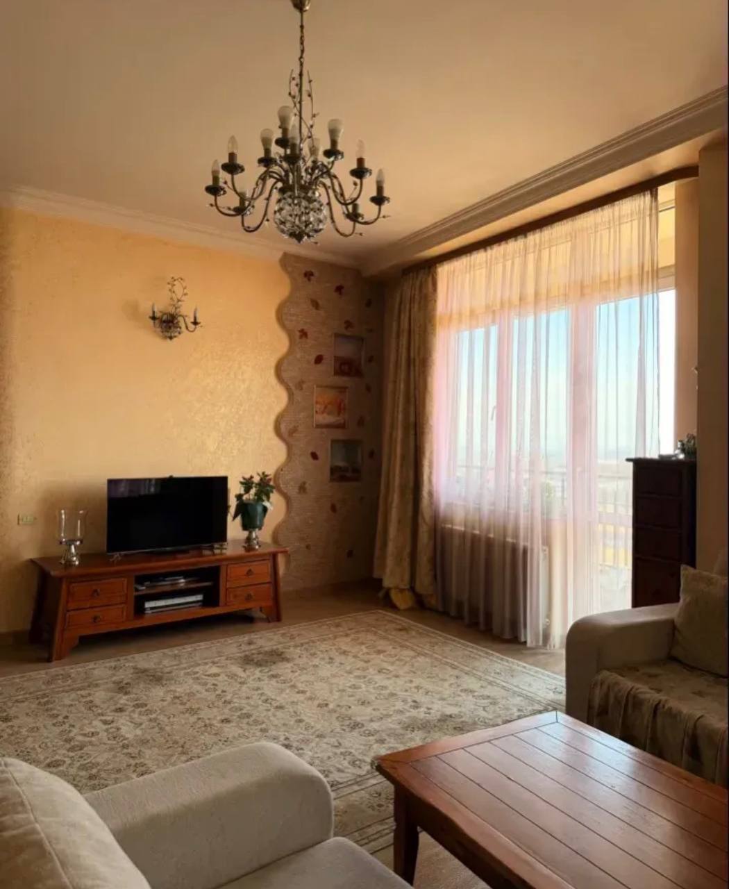 Furnished 3-Bedroom Apartment in Kentron photo 2 of 8