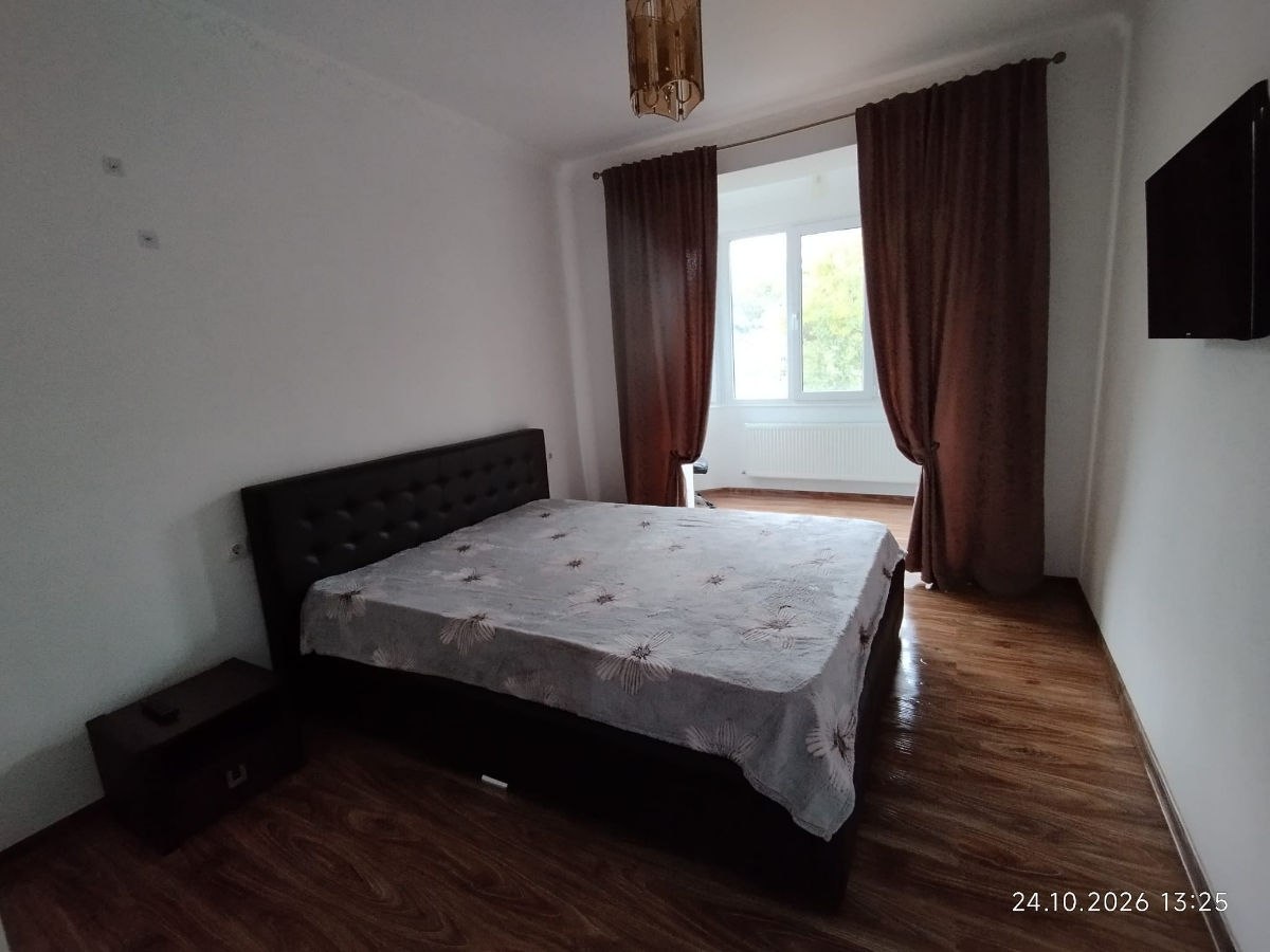 One-Bedroom Apartment with Living Room in Central Chisinau photo 4 of 8