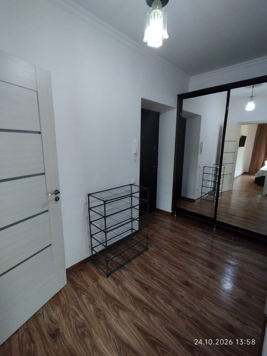 One-Bedroom Apartment with Living Room in Central Chisinau photo 5 of 8