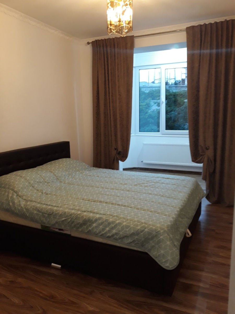 One-Bedroom Apartment with Living Room in Central Chisinau photo 8 of 8