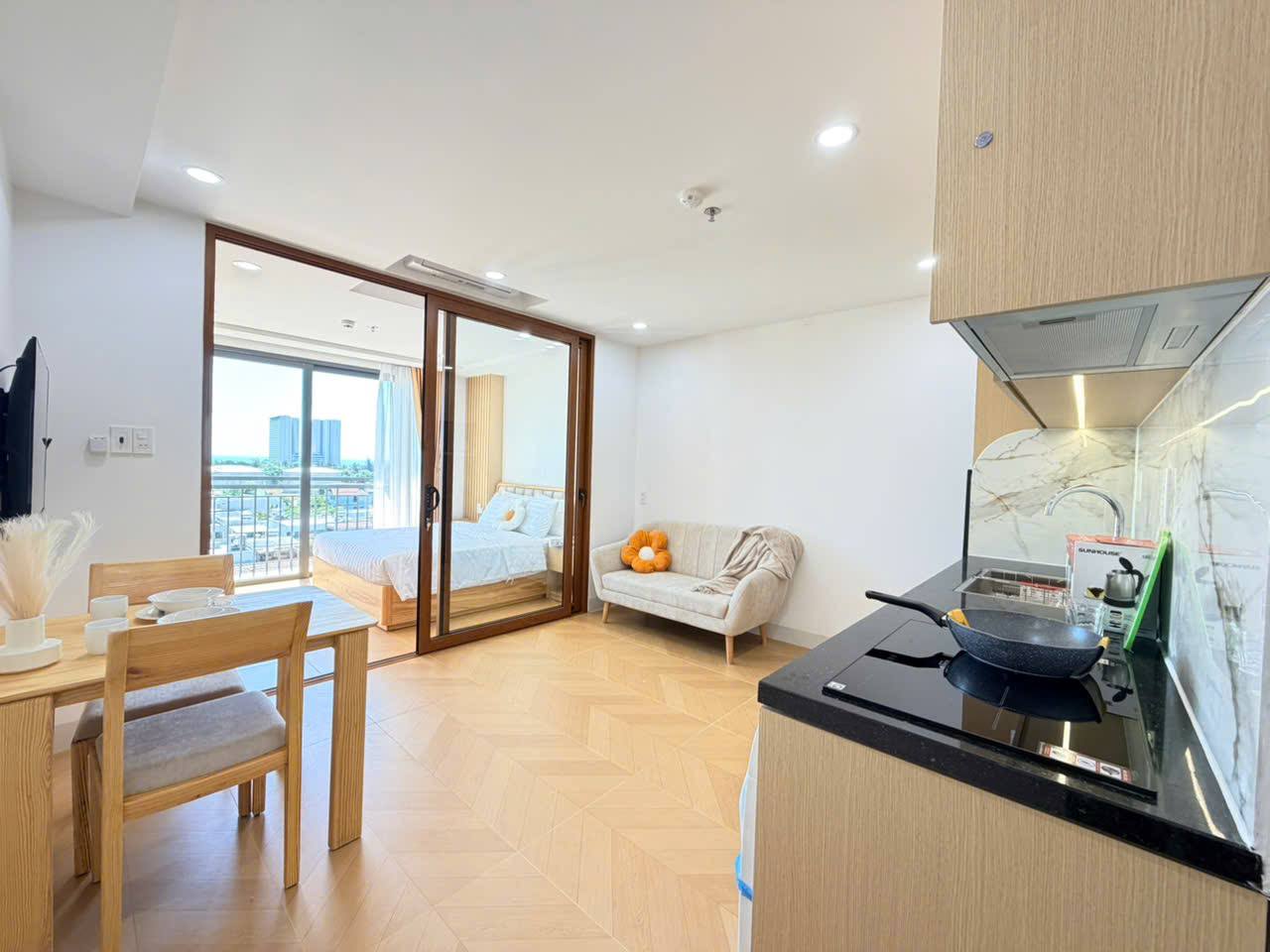 1-Bedroom Apartment with Pool in Da Nang photo 8 of 8